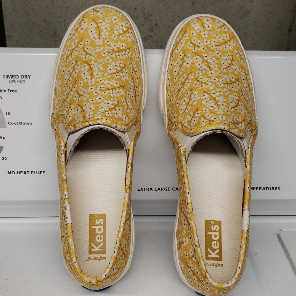 NWT Keds Mustard Floral Canvas Slip-Ons